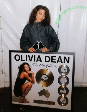 Olivia Dean / oliviadean nude photo #0065