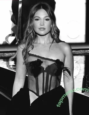 Olivia Holt / Non-Nude / Preview / olivia_holt nude photo #0730