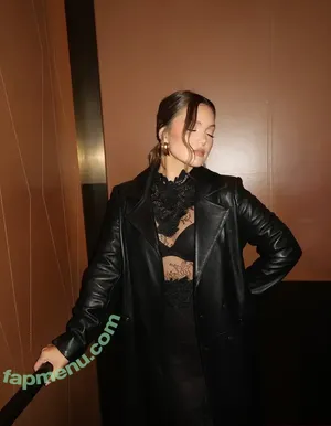 Olivia Holt / Non-Nude / Preview / olivia_holt nude photo #0895