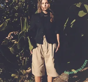 Olivia Holt / Non-Nude / Preview / olivia_holt nude photo #0902