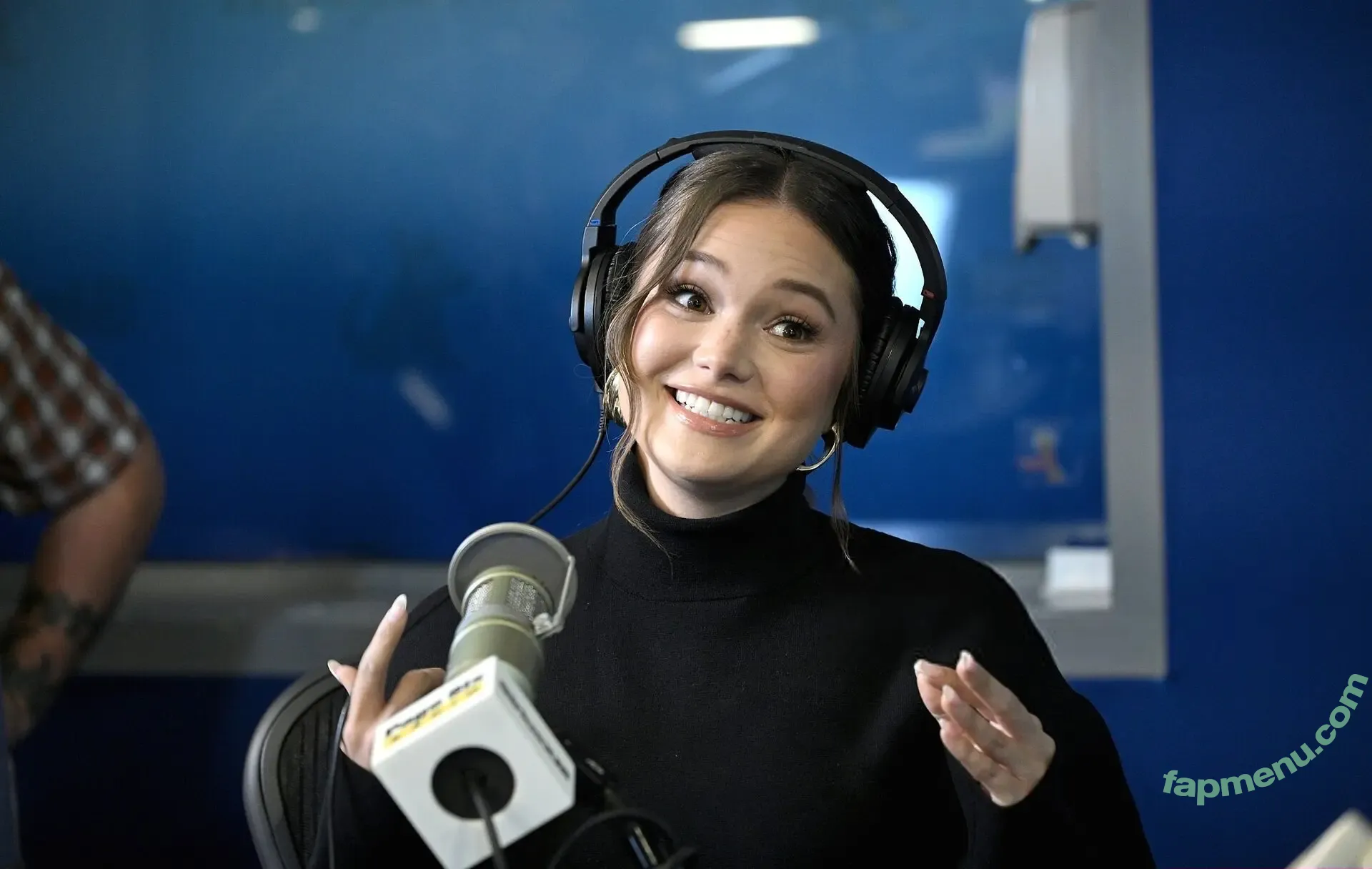 Olivia Holt nude photo #0761 (olivia_holt / wcrfcure)