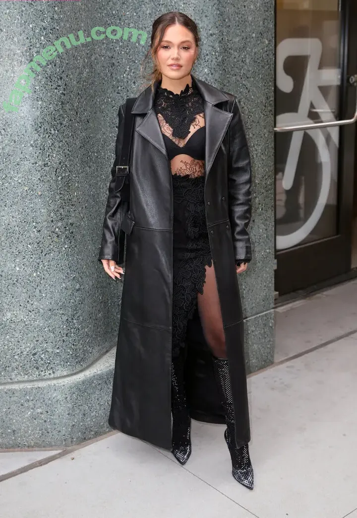 Olivia Holt nude photo #0780 (olivia_holt / wcrfcure)