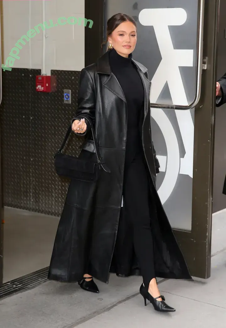 Olivia Holt nude photo #0782 (olivia_holt / wcrfcure)