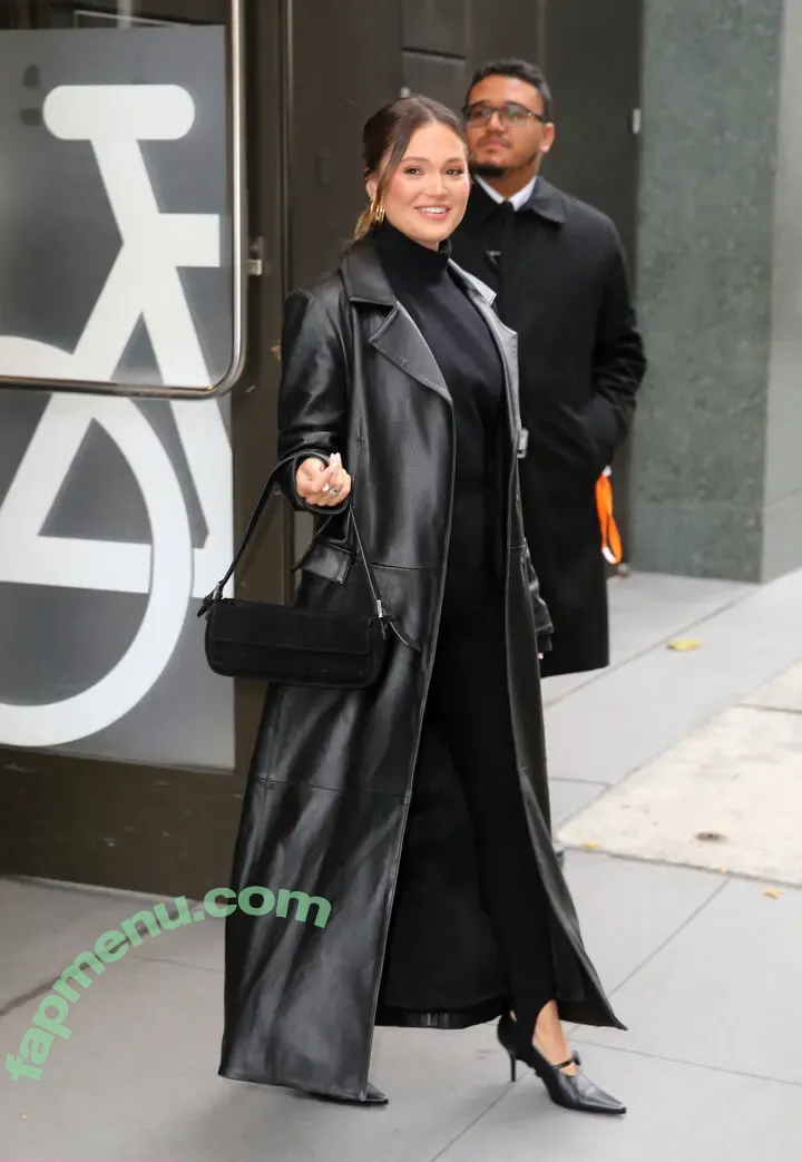 Olivia Holt nude photo #0784 (olivia_holt / wcrfcure)