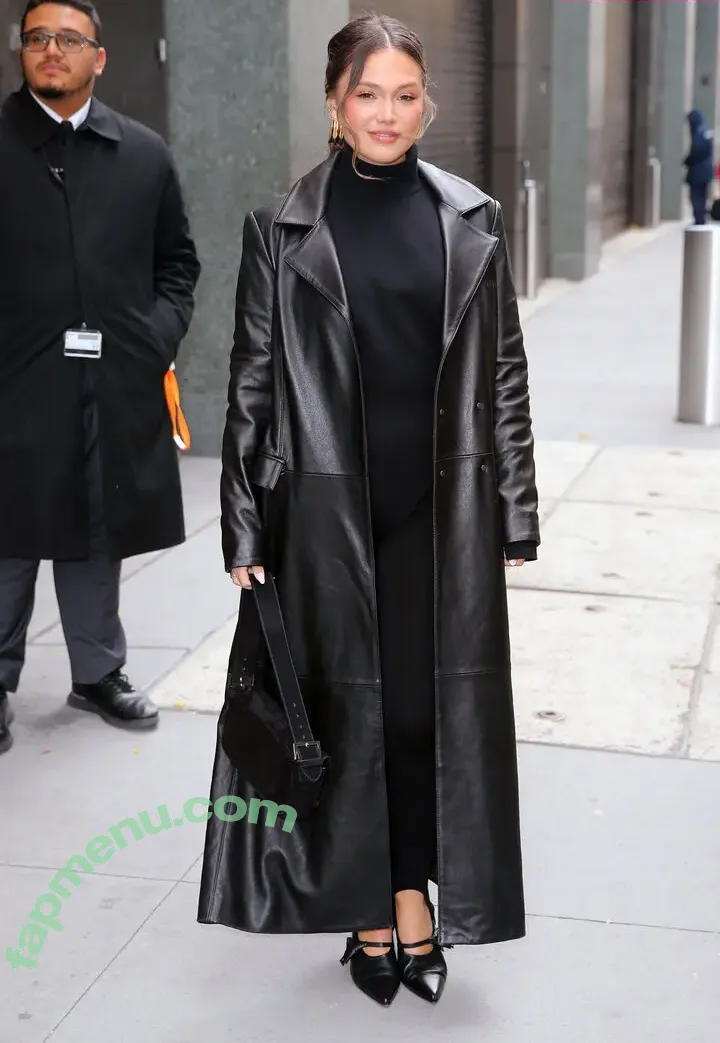 Olivia Holt nude photo #0786 (olivia_holt / wcrfcure)