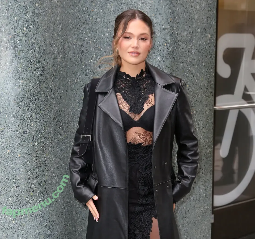 Olivia Holt nude photo #0787 (olivia_holt / wcrfcure)