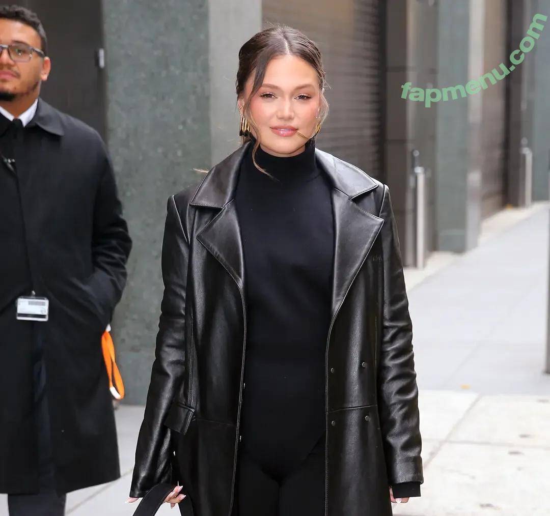 Olivia Holt nude photo #0790 (olivia_holt / wcrfcure)