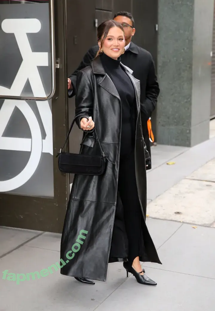 Olivia Holt nude photo #0793 (olivia_holt / wcrfcure)