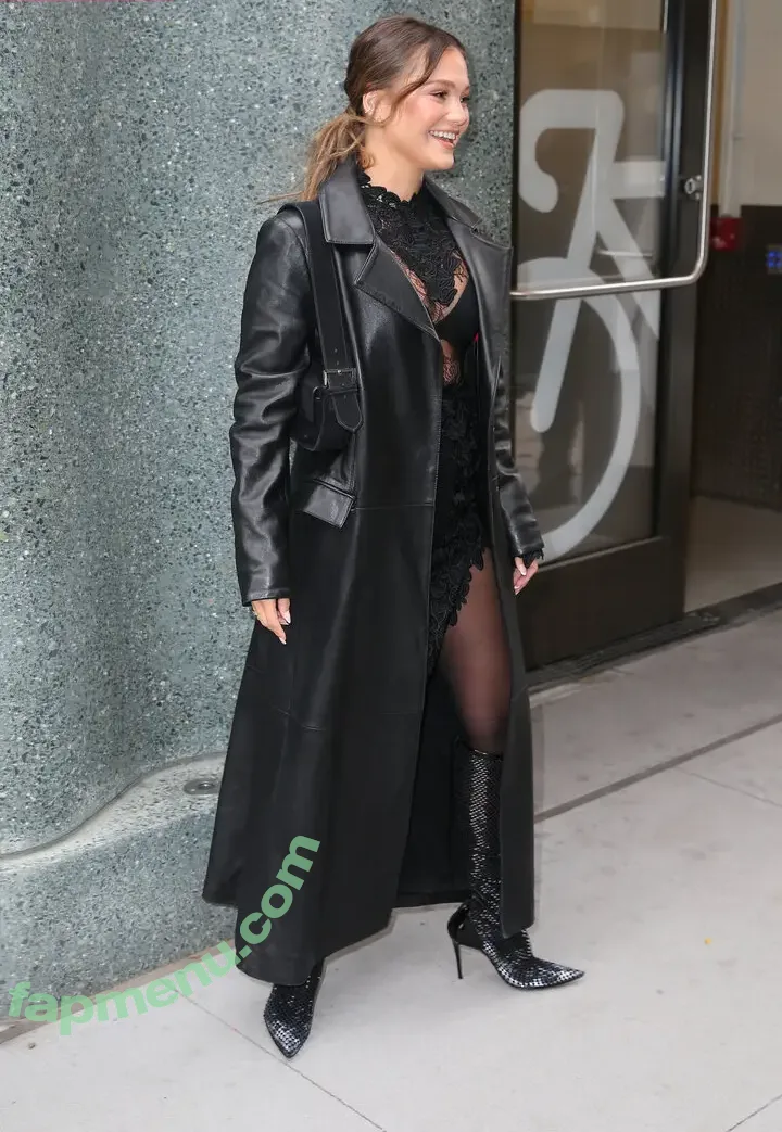 Olivia Holt nude photo #0803 (olivia_holt / wcrfcure)