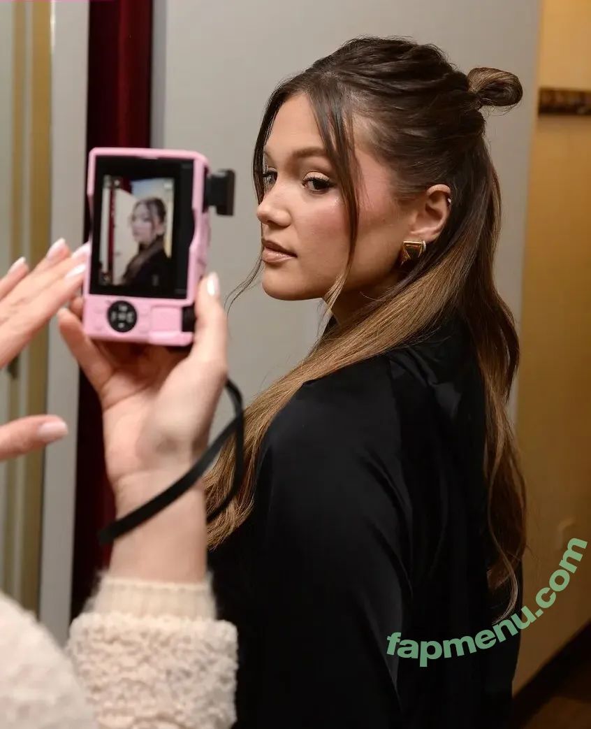 Olivia Holt nude photo #0825 (olivia_holt / wcrfcure)