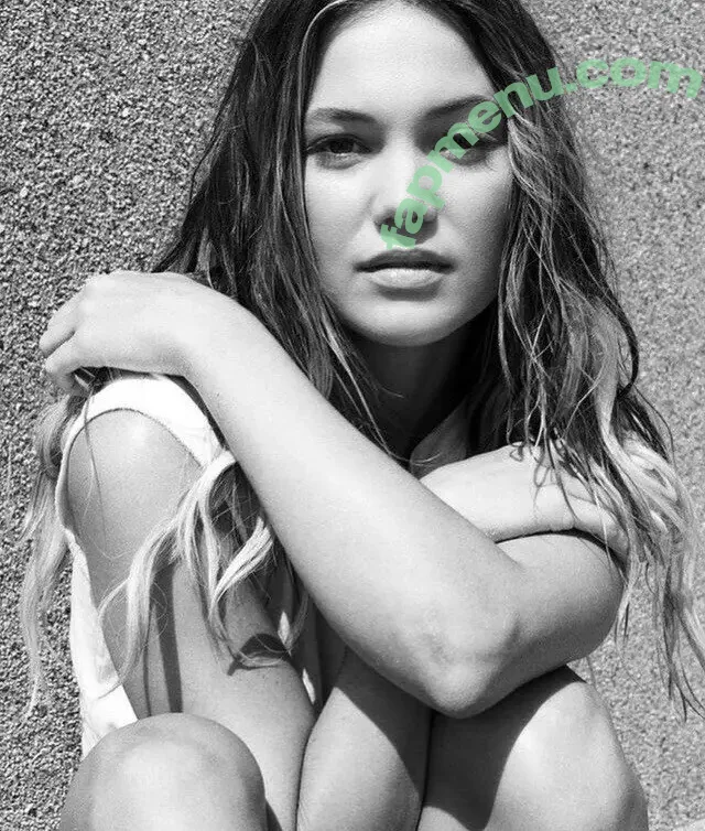 Olivia Holt nude photo #0833 (olivia_holt / wcrfcure)