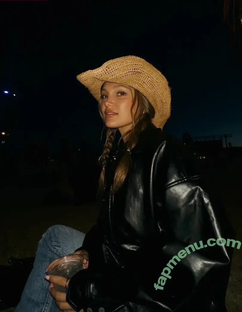 Olivia Holt nude photo #0860 (Non-Nude / Preview / olivia_holt)