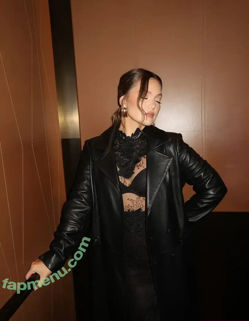 Olivia Holt nude photo #0895 (Non-Nude / Preview / olivia_holt)