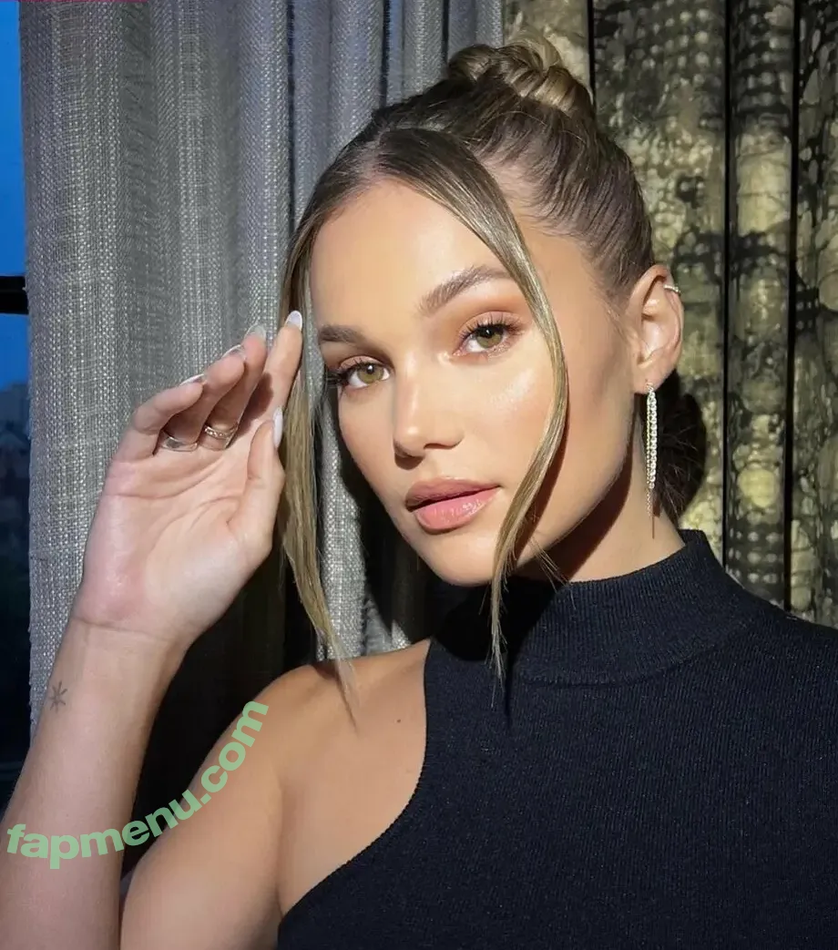 Olivia Holt nude photo #0937 (olivia_holt / wcrfcure)