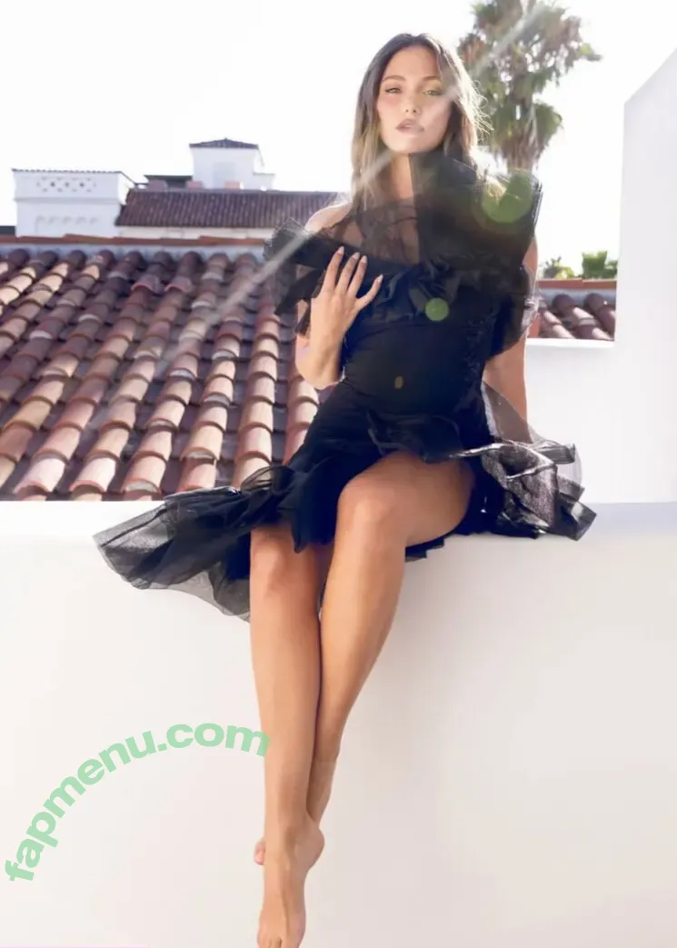 Olivia Holt nude photo #0985 (olivia_holt / wcrfcure)