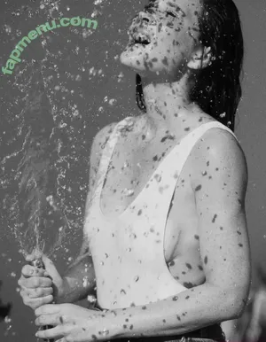 Olivia Munn / oliviamunn nude photo #1204