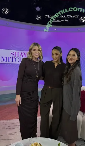 Olivia Munn / oliviamunn nude photo #1277