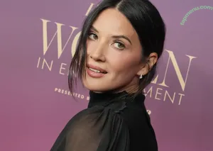 Olivia Munn / oliviamunn nude photo #1313