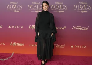 Olivia Munn / oliviamunn nude photo #1314