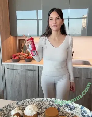 Olivia Munn / oliviamunn nude photo #1337