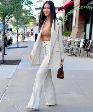 Olivia Munn / oliviamunn nude photo #1351