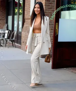 Olivia Munn / oliviamunn nude photo #1357