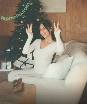 Olivia Munn / oliviamunn nude photo #1362