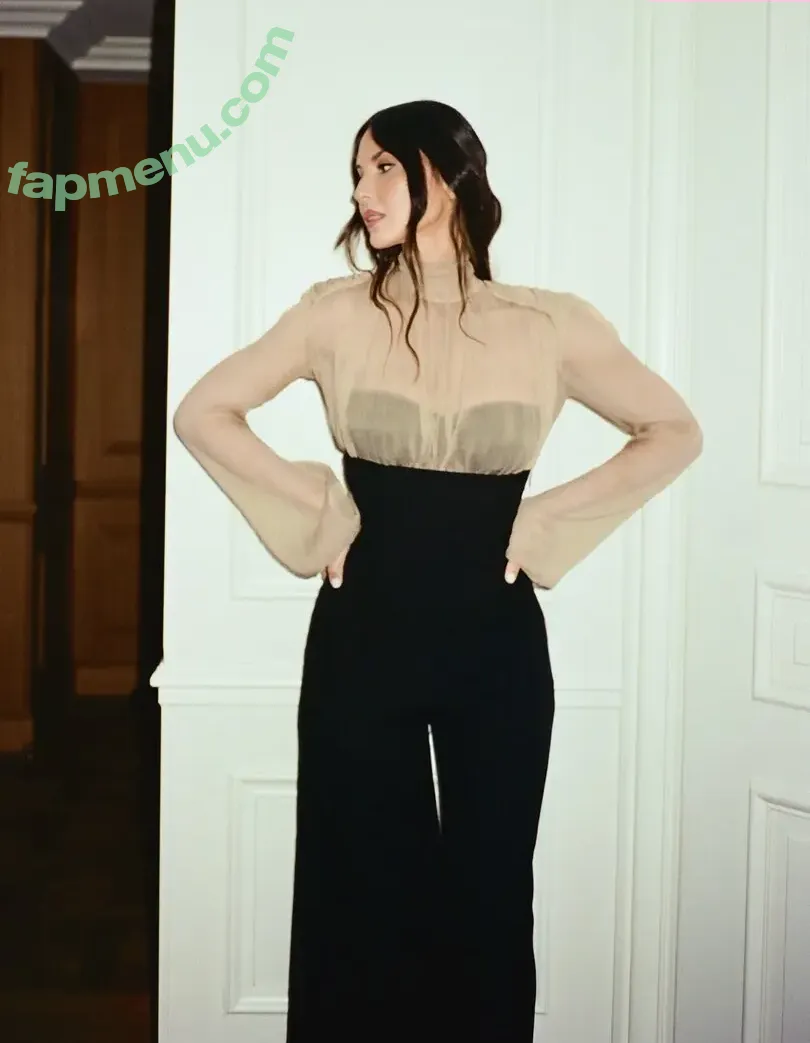 Olivia Munn nude photo #1222 (oliviamunn)