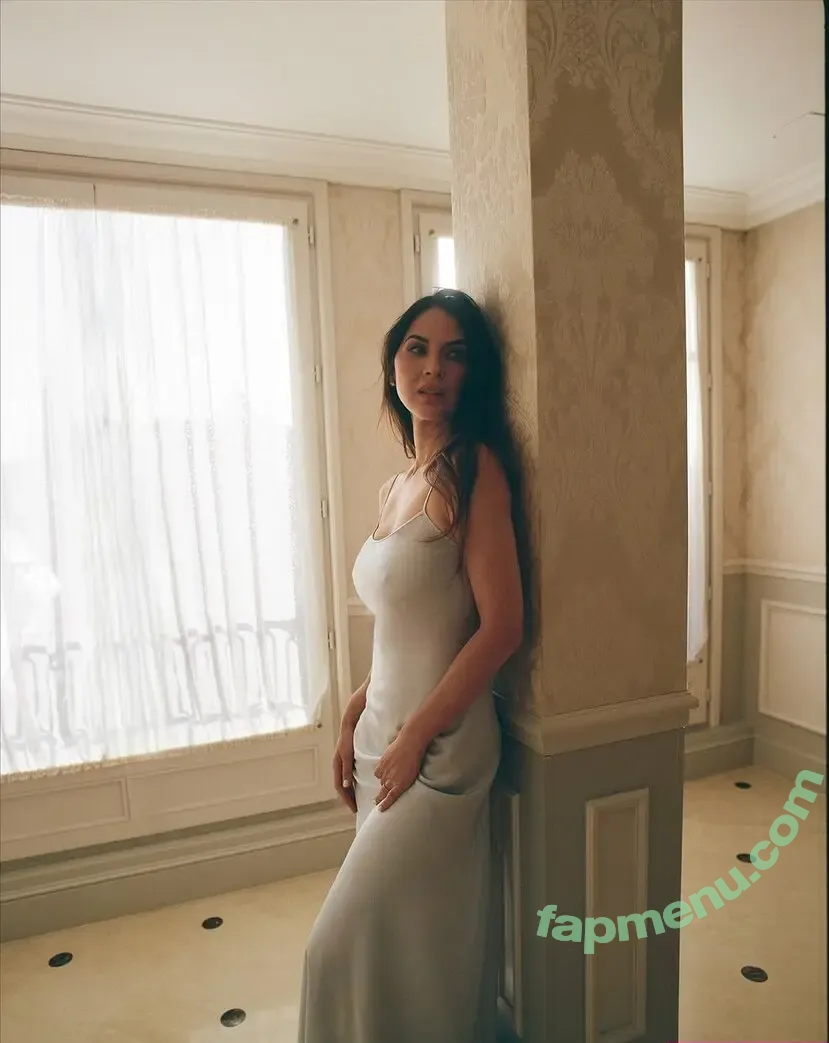 Olivia Munn nude photo #1228 (oliviamunn)