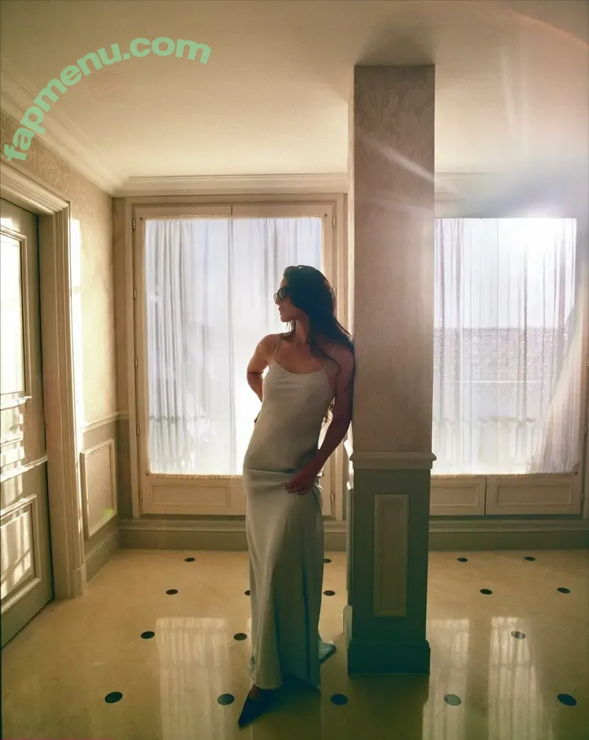 Olivia Munn nude photo #1285 (oliviamunn)