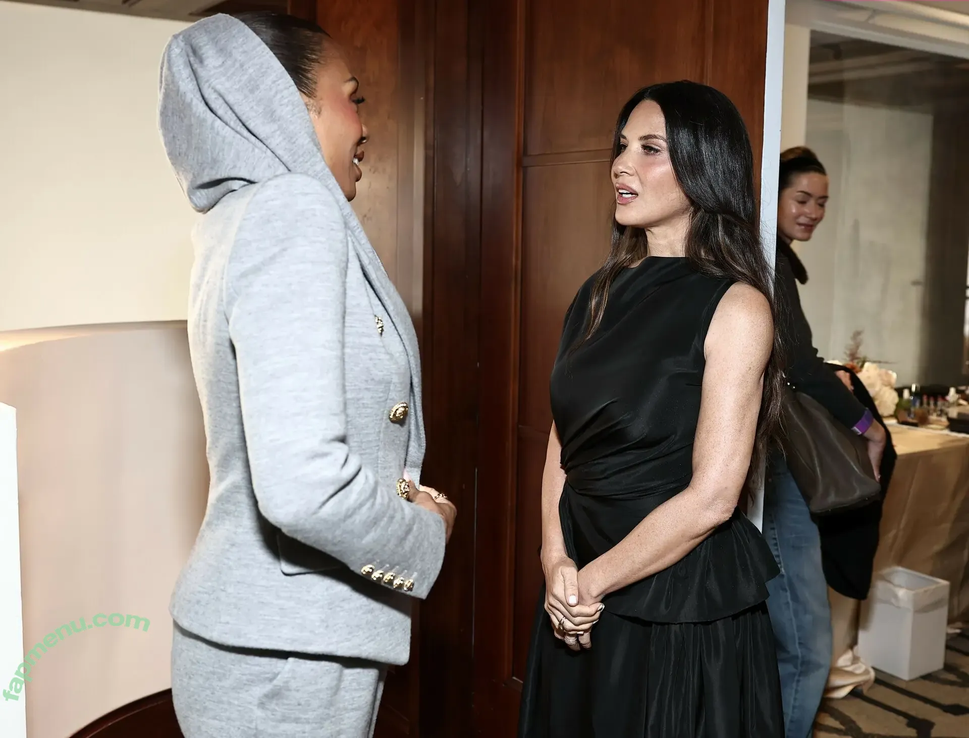 Olivia Munn nude photo #1301 (oliviamunn)