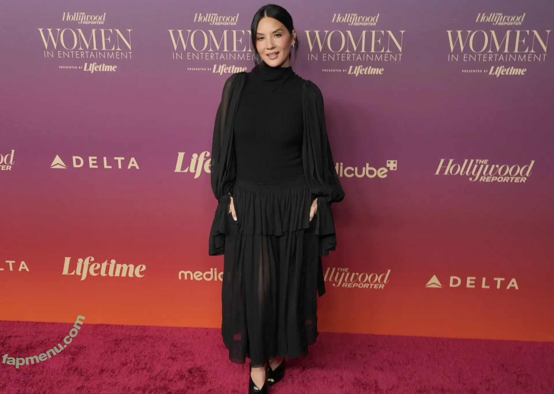 Olivia Munn nude photo #1314 (oliviamunn)