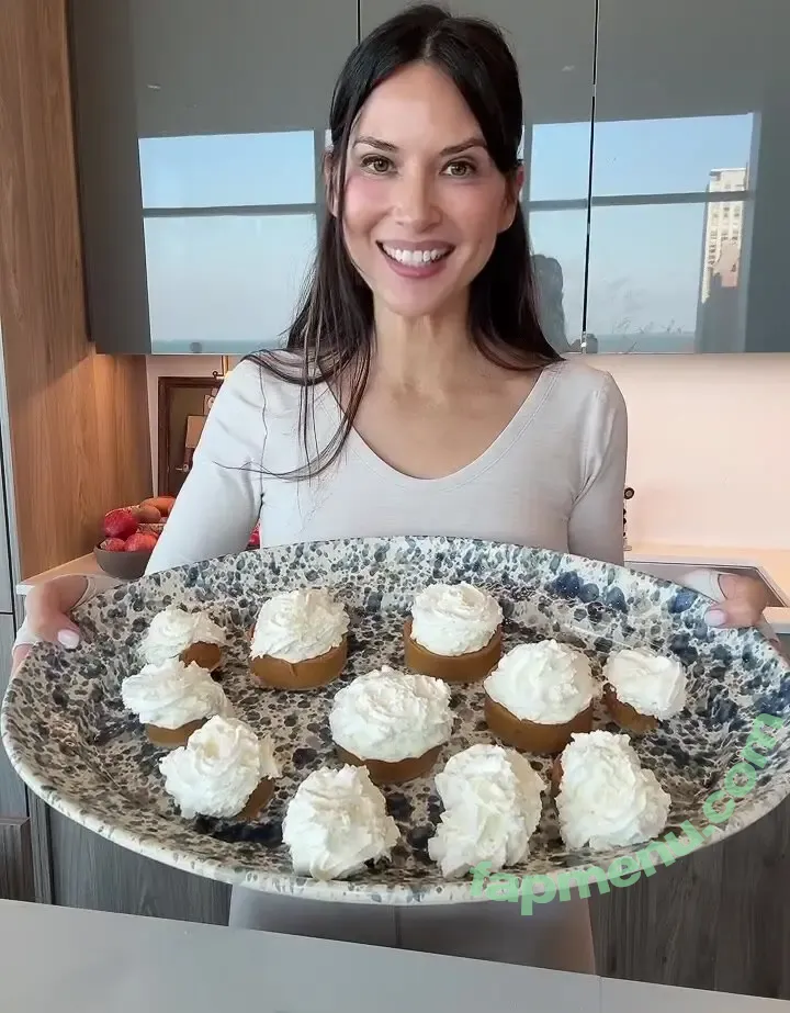 Olivia Munn nude photo #1335 (oliviamunn)