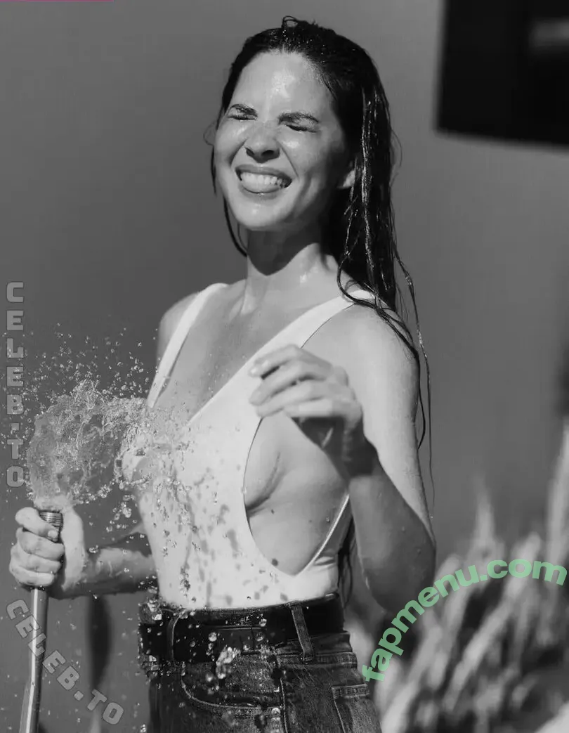 Olivia Munn nude photo #1342 (oliviamunn)