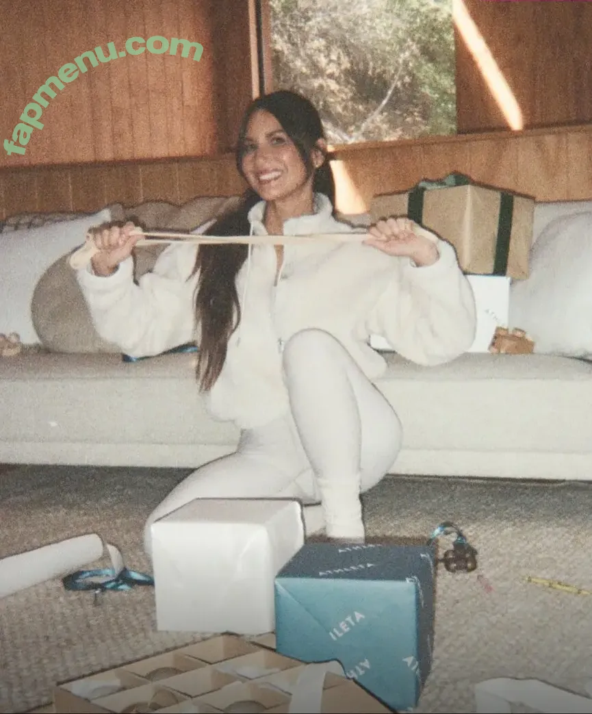 Olivia Munn nude photo #1361 (oliviamunn)