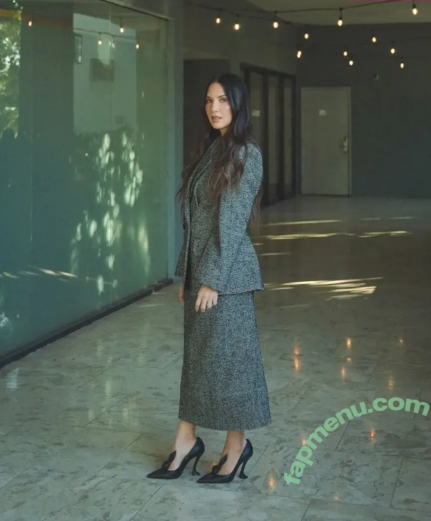 Olivia Munn nude photo #1367 (oliviamunn)