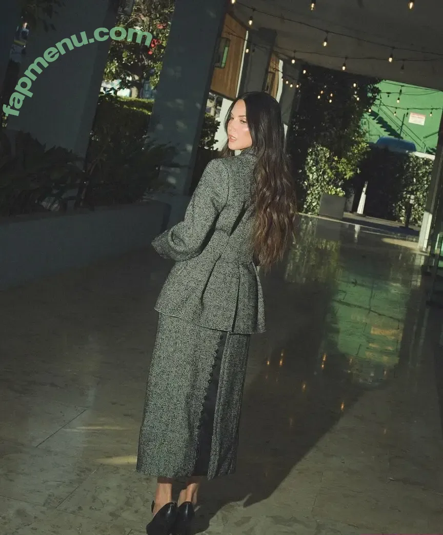 Olivia Munn nude photo #1370 (oliviamunn)