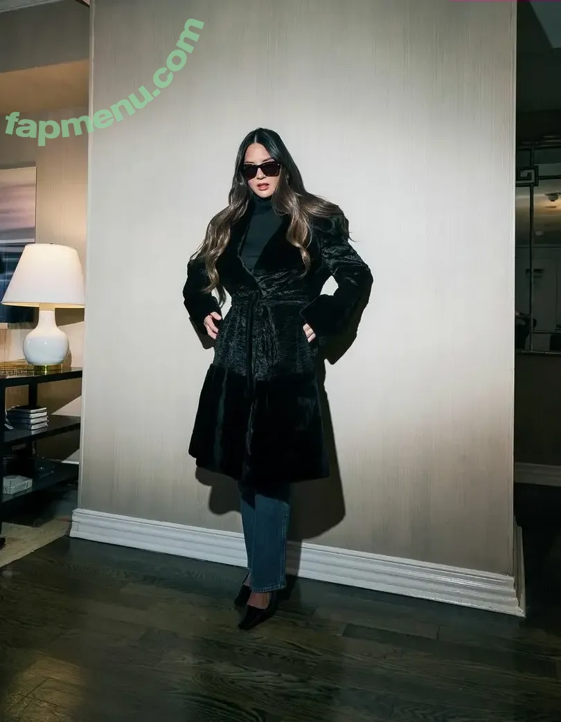 Olivia Munn nude photo #1372 (oliviamunn)