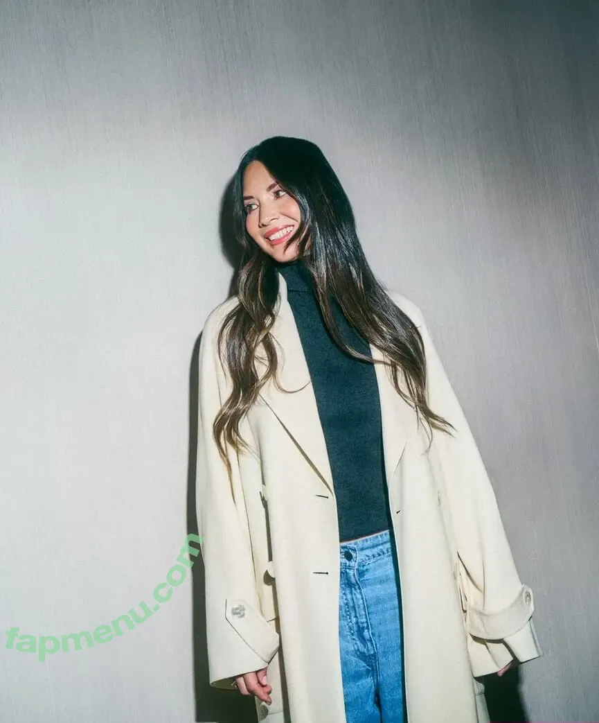 Olivia Munn nude photo #1377 (oliviamunn)