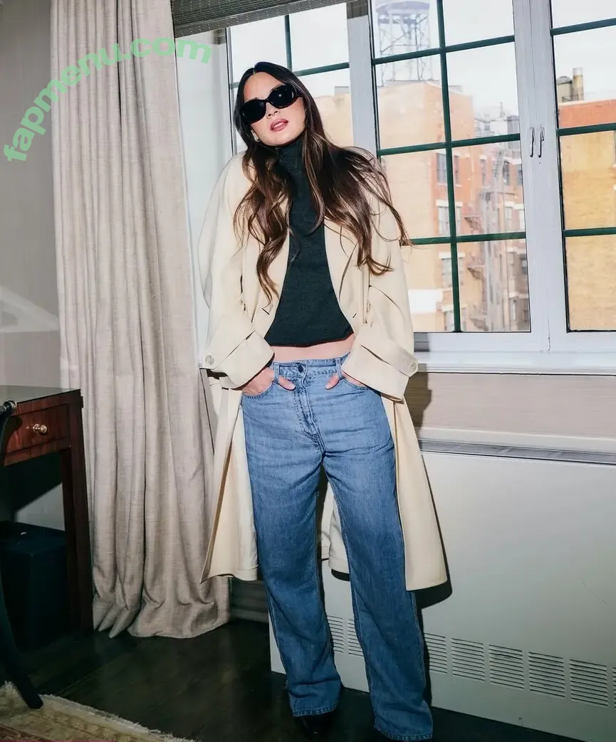 Olivia Munn nude photo #1380 (oliviamunn)