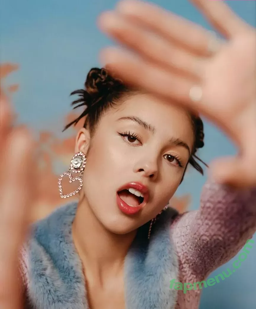 Olivia Rodrigo nude photo #0817 (oliviarodrigo)