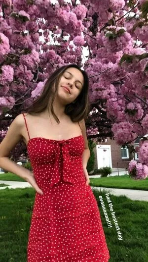 Olivia Rodrigo / oliviarodrigo nude photo #1690