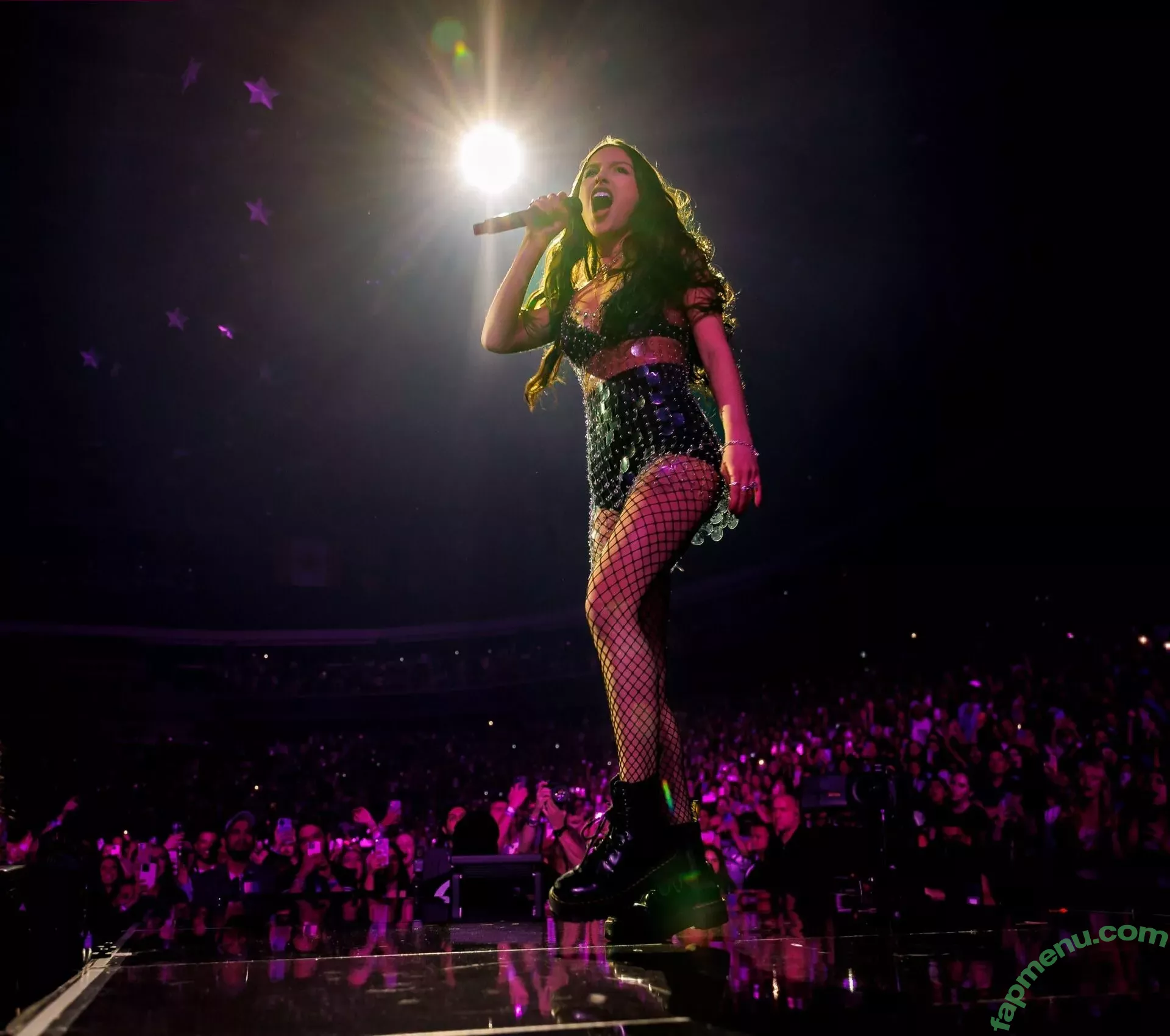 Olivia Rodrigo nude photo #1992 (oliviarodrigo)