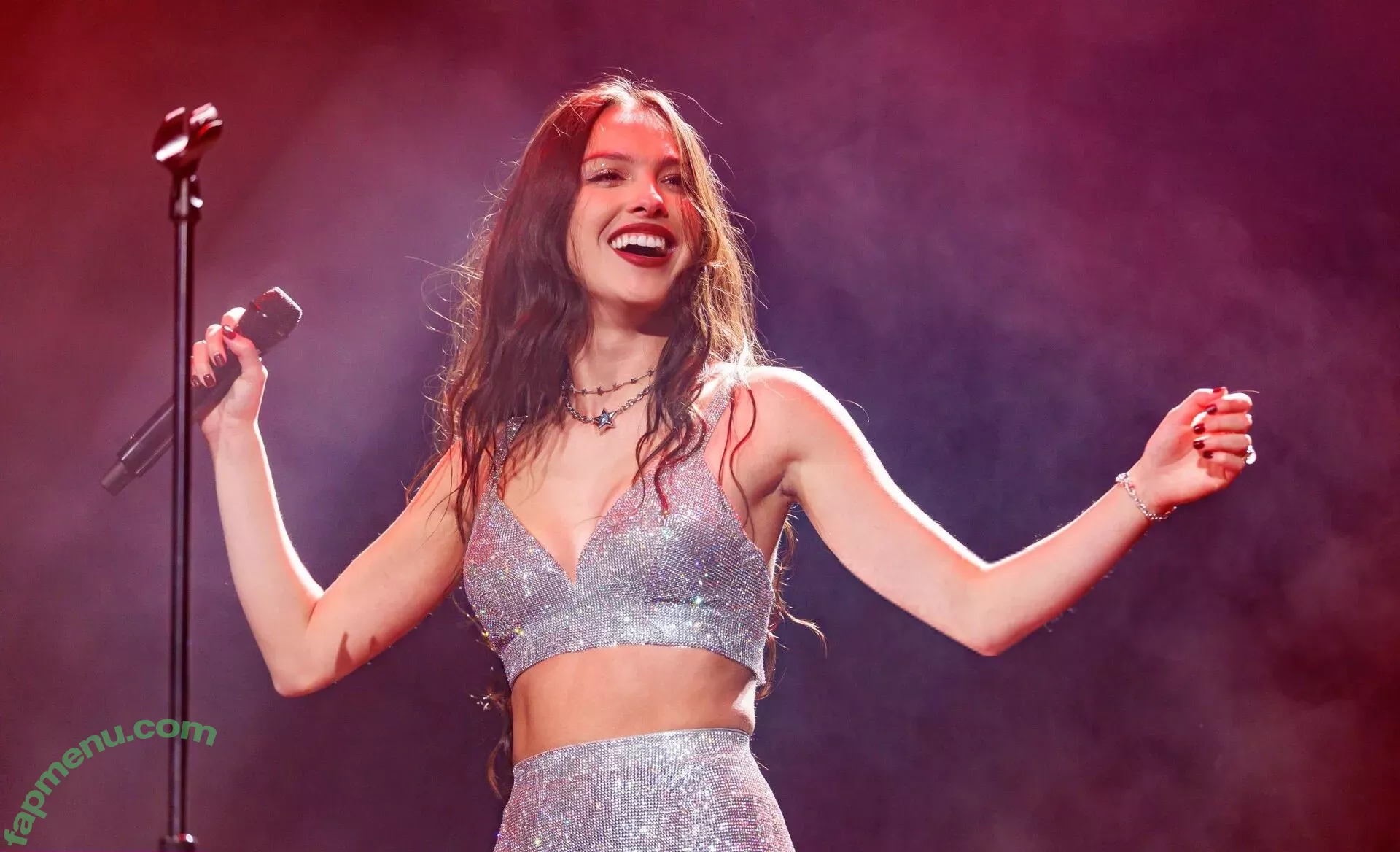 Olivia Rodrigo nude photo #1998 (oliviarodrigo)