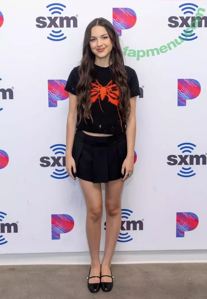 Olivia Rodrigo nude photo #2233 (oliviarodrigo)
