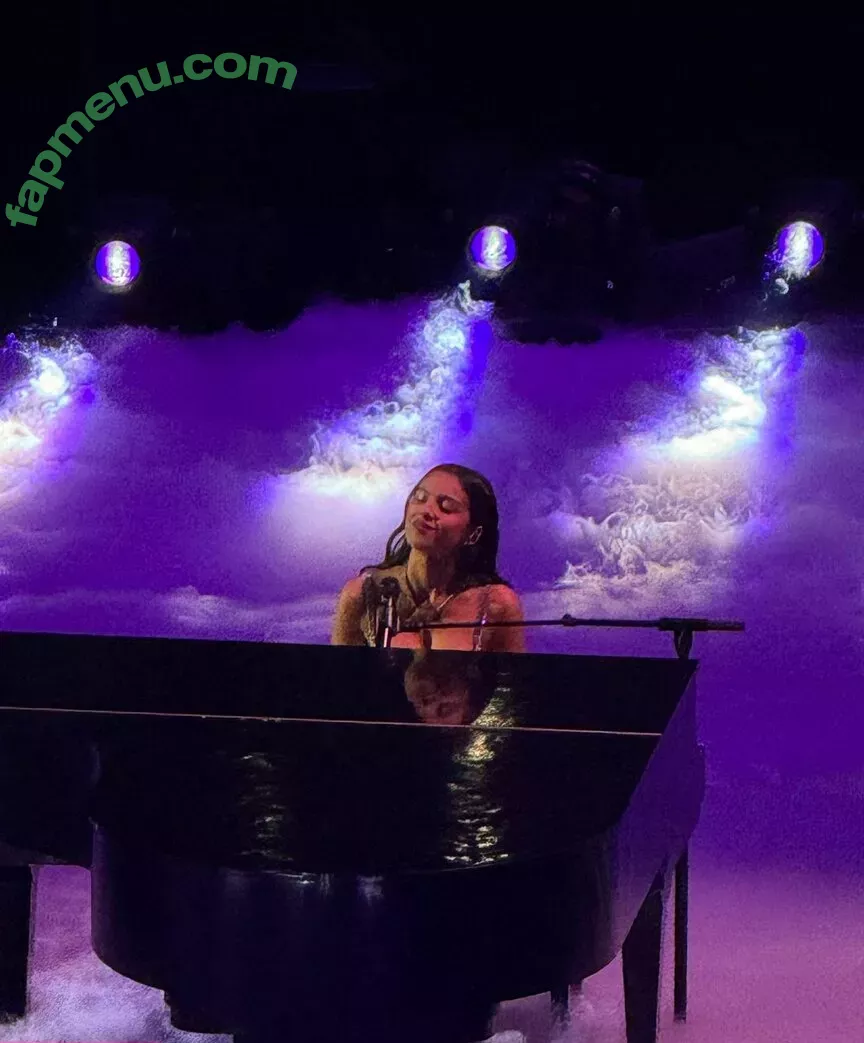 Olivia Rodrigo nude photo #2841 (oliviarodrigo)