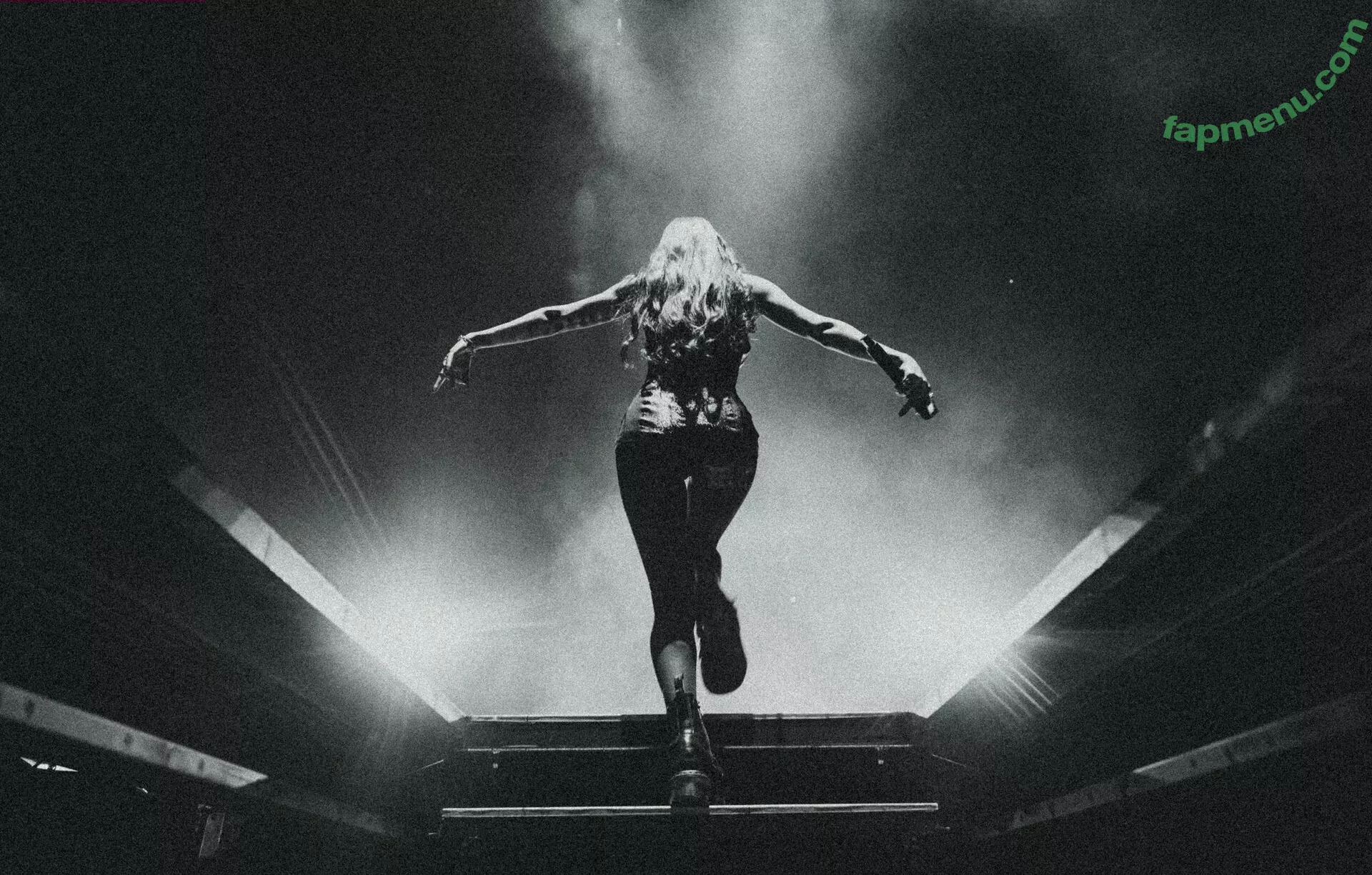 Olivia Rodrigo nude photo #2998 (oliviarodrigo)