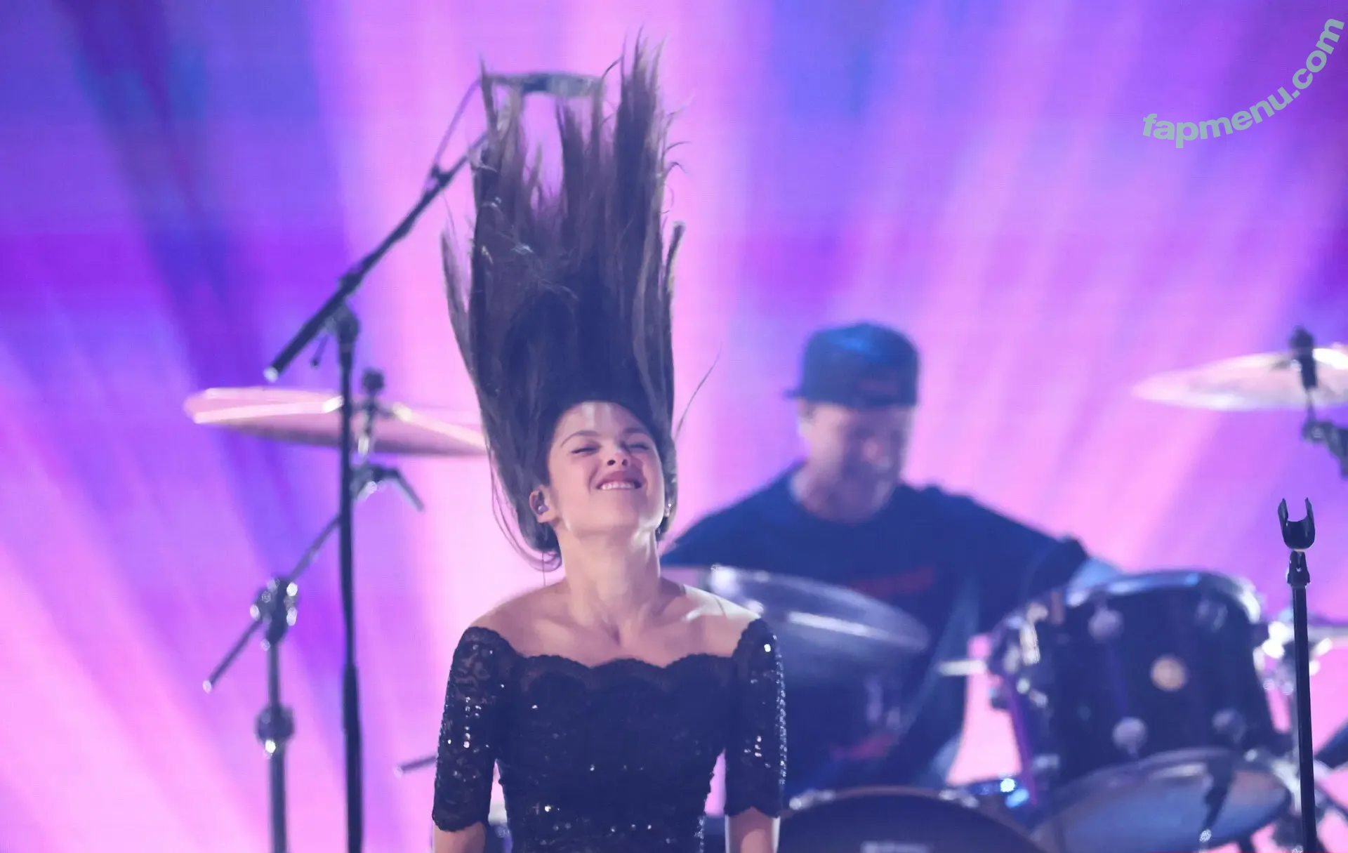 Olivia Rodrigo nude photo #3680 (oliviarodrigo)