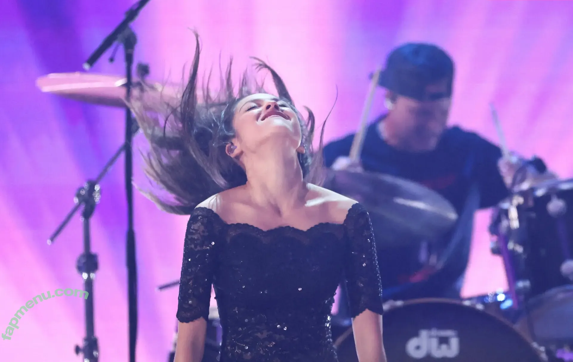 Olivia Rodrigo nude photo #3681 (oliviarodrigo)