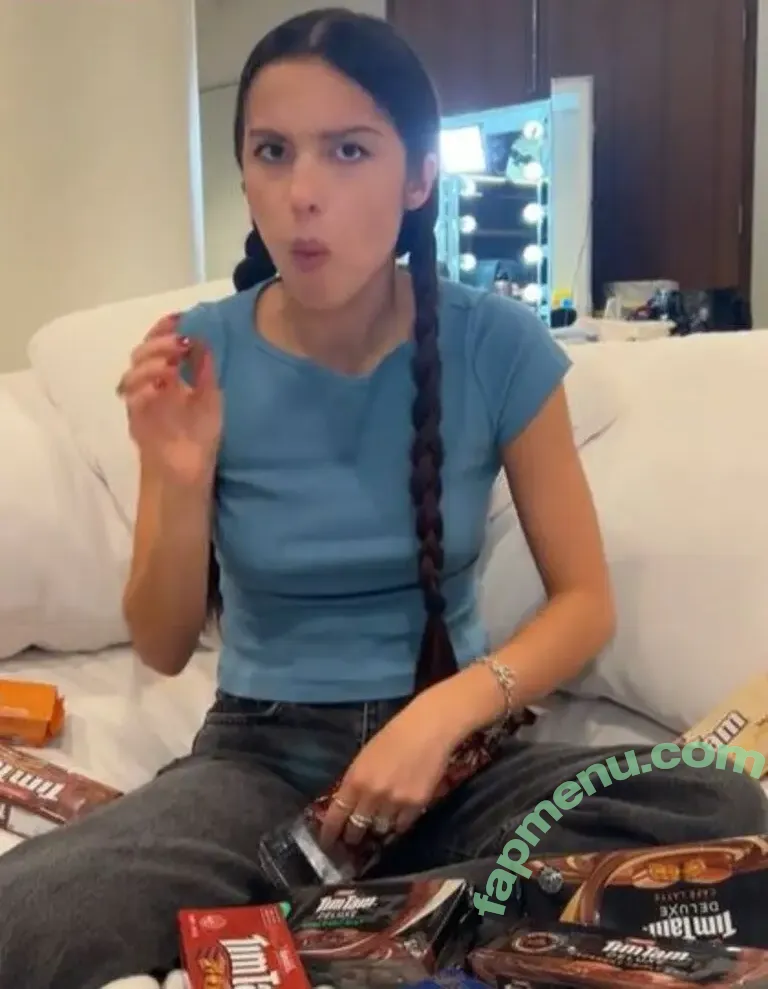 Olivia Rodrigo nude photo #4195 (oliviarodrigo)